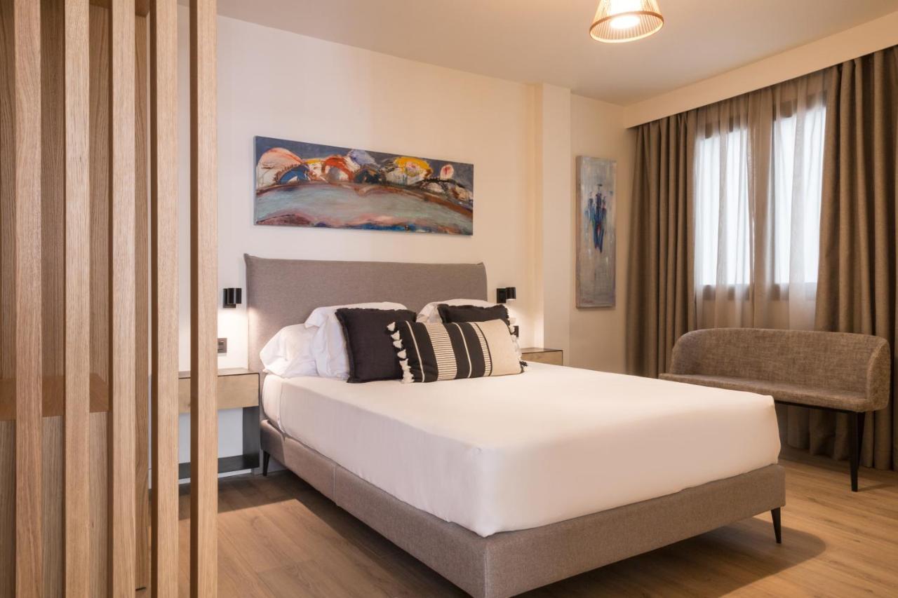 Puerta Catedral Suites Seville Exterior photo