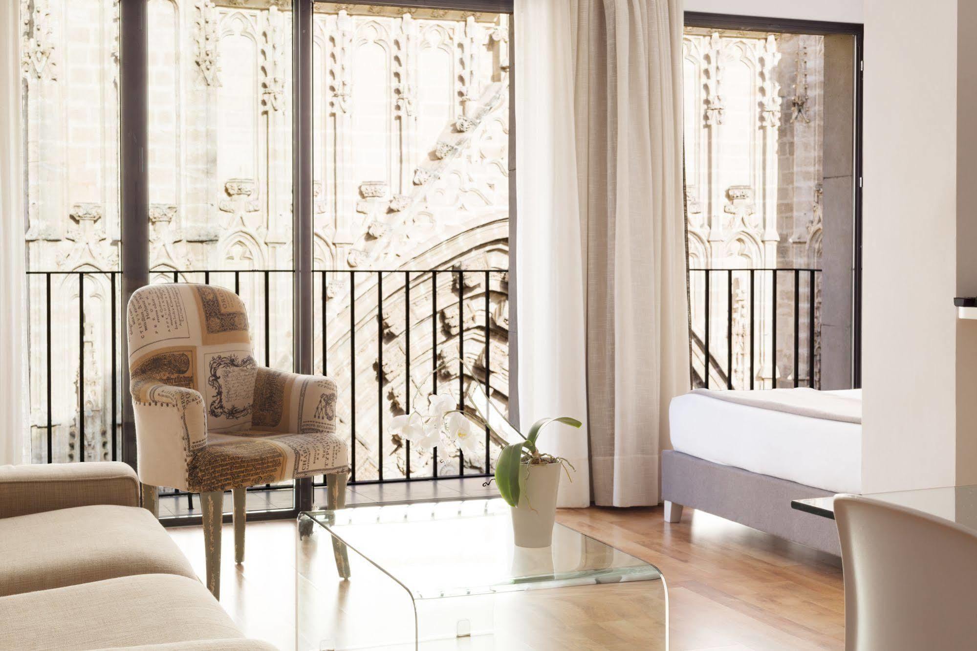 Puerta Catedral Suites Seville Exterior photo