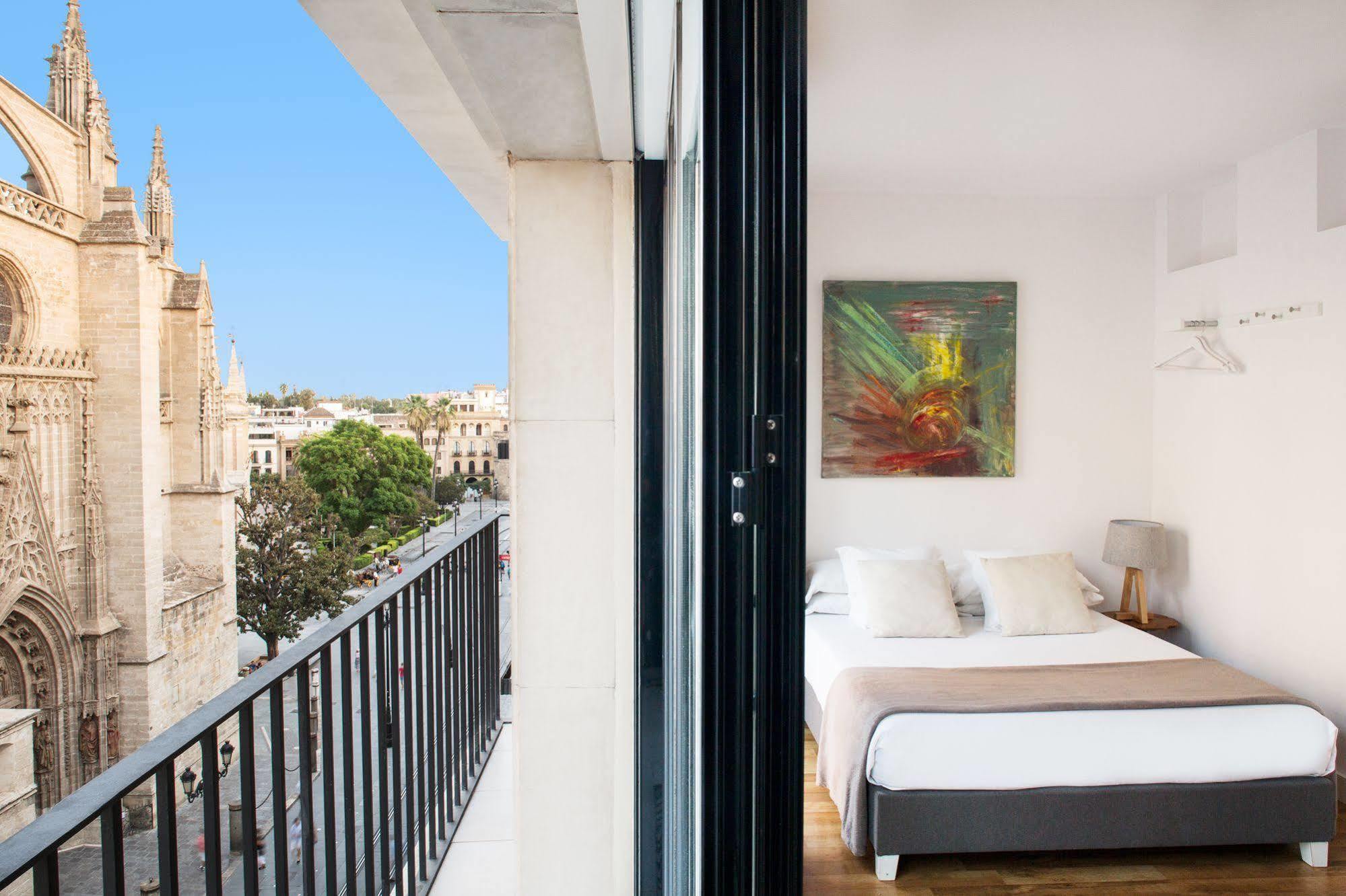 Puerta Catedral Suites Seville Exterior photo